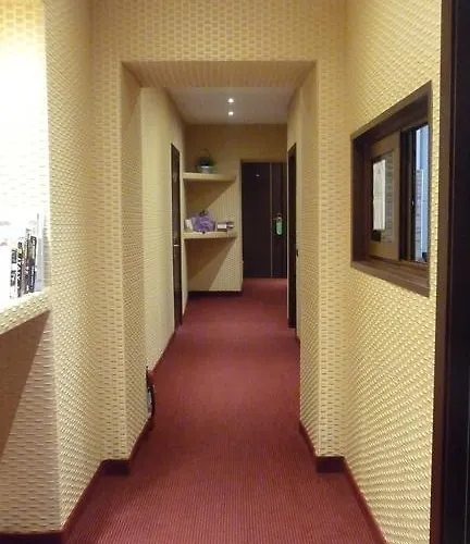 בית הארחה Nice Rome Holiday 4*