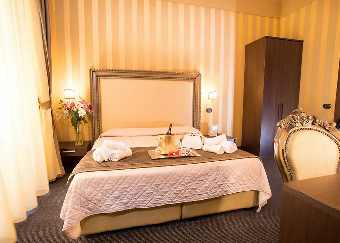 בית הארחה Nice Rome Holiday 4*